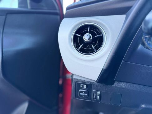 Used 2018 Toyota Corolla LE image 34