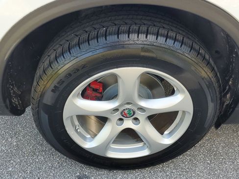 Used 2019 Alfa Romeo Stelvio AWD image 9