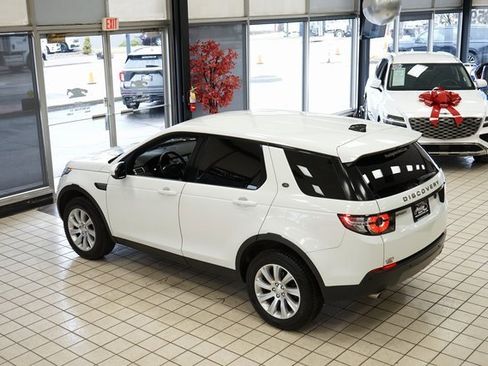Used 2018 Land Rover Discovery Sport SE image 51