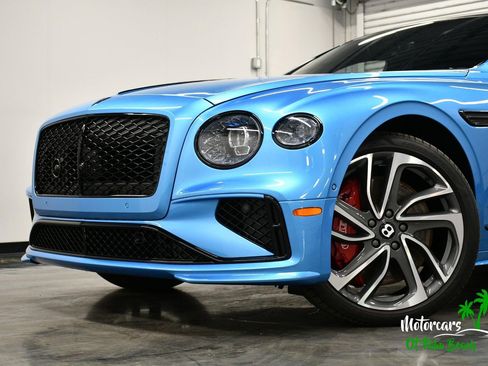 Used 2025 Bentley Flying Spur Plug-In Hybrid image 3