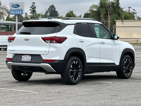 Used 2023 Chevrolet TrailBlazer LT w/ Convenience Package FWD image 3