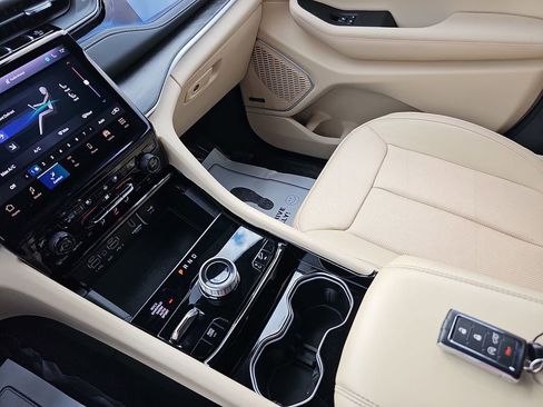 Used 2022 Jeep Grand Cherokee Limited 4xe w/ Luxury Tech Group II image 29