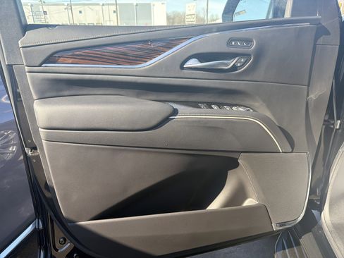 Certified 2024 Cadillac Escalade Premium Luxury w/ Performance Package image 8