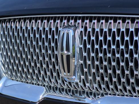 Used 2018 Lincoln Navigator Reserve AWD/4WD image 12