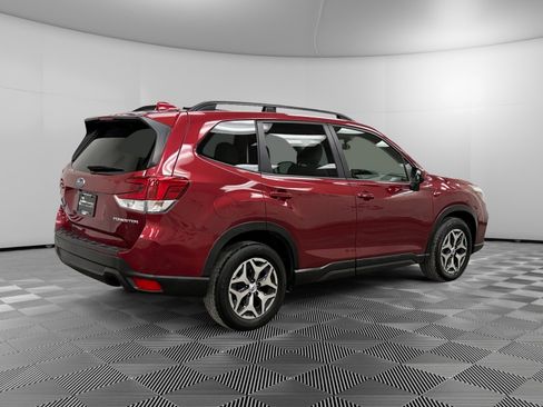 Used 2021 Subaru Forester Premium image 5