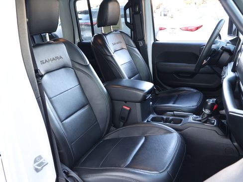 Used 2023 Jeep Wrangler Sahara image 21