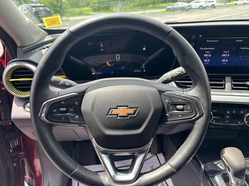 Used 2024 Chevrolet Trax LT w/ Driver Confidence Package FWD image 21