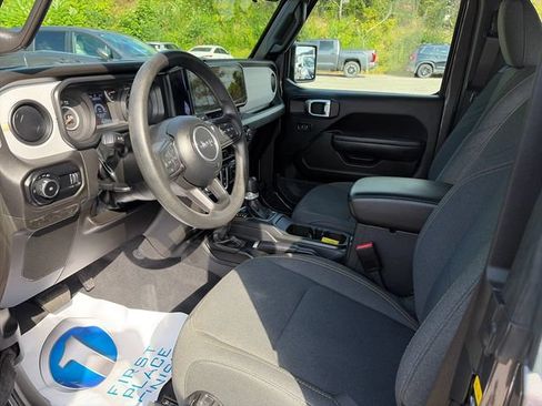 Used 2025 Jeep Wrangler Sport AWD/4WD image 11