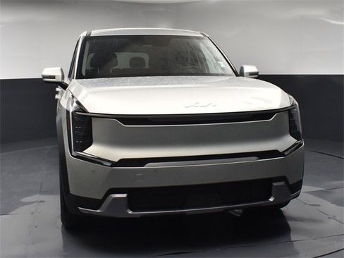 Certified 2024 Kia EV9 Light Long Range image 3