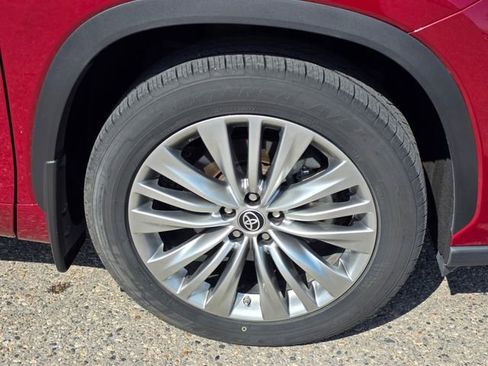 Used 2023 Toyota Highlander Platinum AWD/4WD image 6