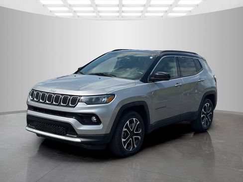 Certified 2023 Jeep Compass Limited AWD/4WD image 3