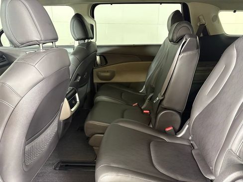 New 2026 Kia Carnival EX FWD image 32