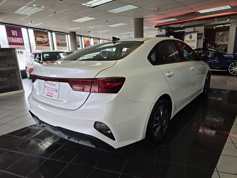 Used 2023 Kia Forte LXS w/ LXS Technology Package FWD image 4