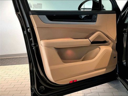 New 2026 Porsche Cayenne image 24