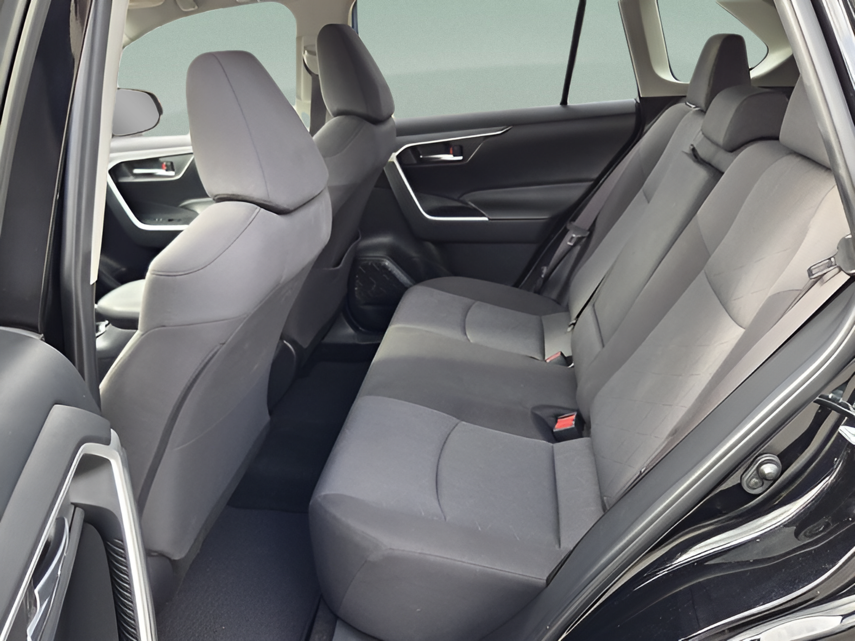 Used 2019 Toyota RAV4 XLE w/ Convenience Package FWD image 10