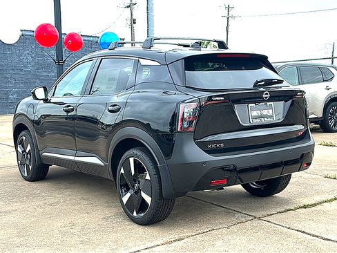 New 2026 Nissan Kicks SR w/ Cold Weather Package FWD image 6