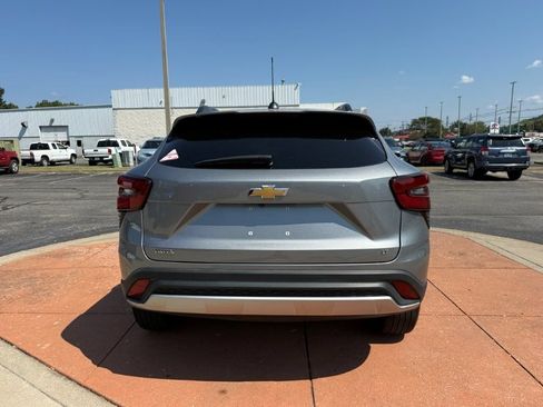 Used 2025 Chevrolet Trax LT FWD image 5