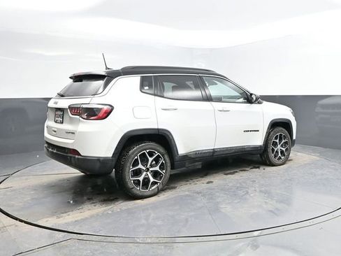 Used 2024 Jeep Compass Limited image 10