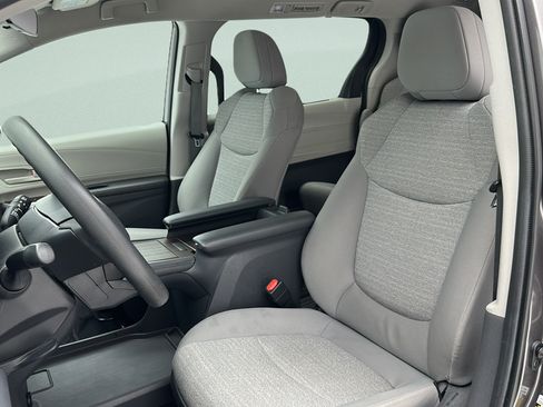 Used 2022 Toyota Sienna LE FWD image 15
