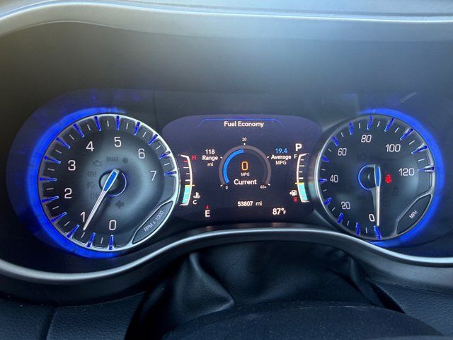 Used 2023 Chrysler Pacifica Touring-L FWD image 9