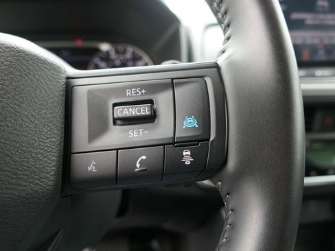 Used 2025 Nissan Rogue SV FWD image 16