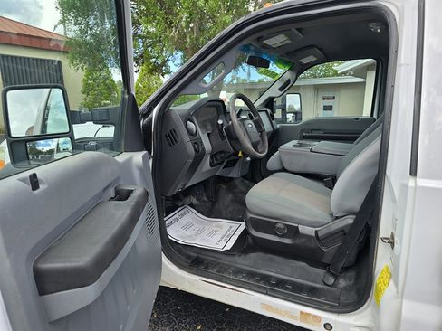 Used 2016 Ford F550 2WD Regular Cab Super Duty image 12