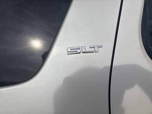 Used 2011 GMC Yukon SLT w/ SLT-2 Equipment Package image 9