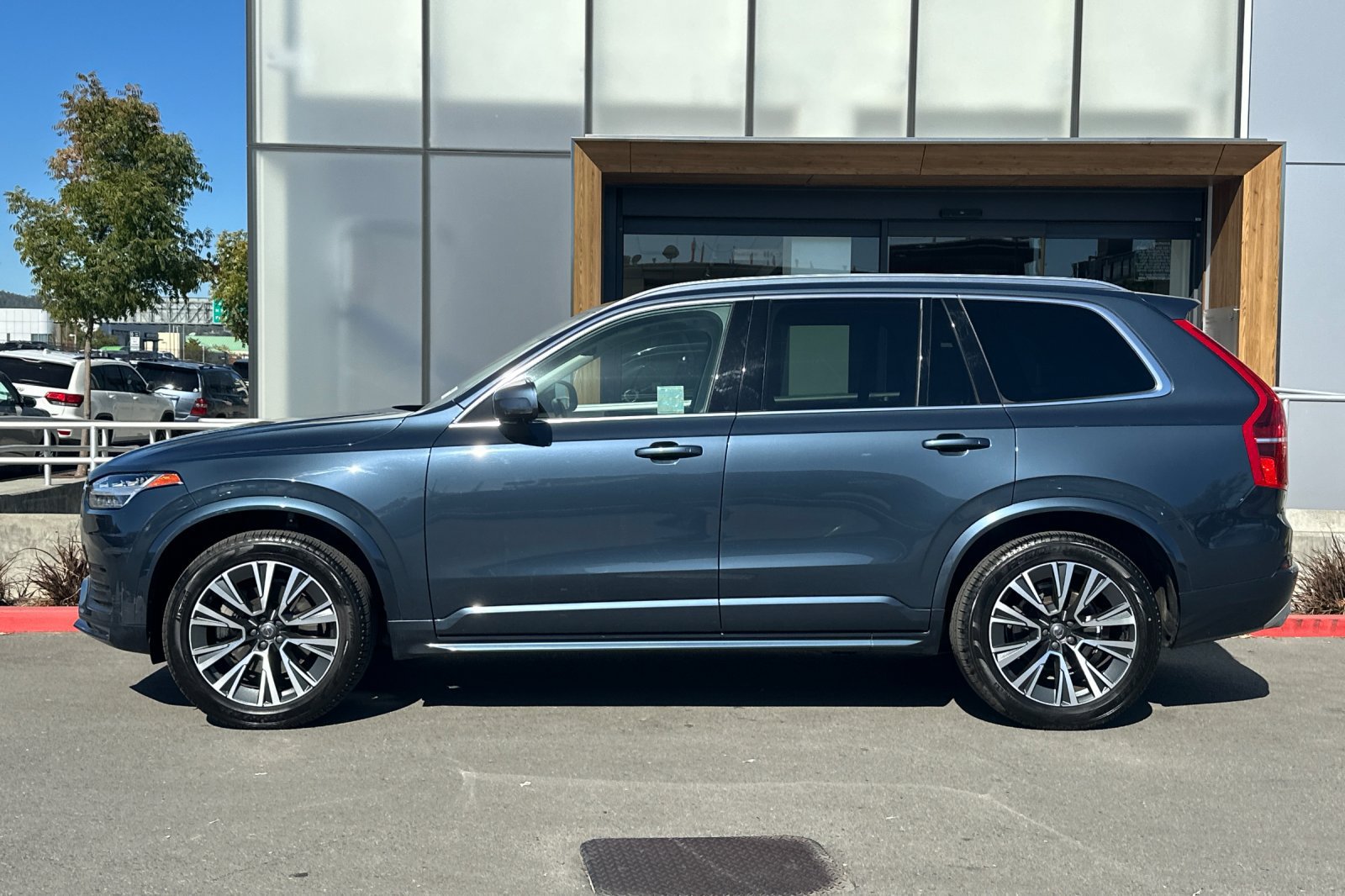 Used 2020 Volvo XC90 T5 Momentum w/ Protection Package Premier AWD/4WD image 5