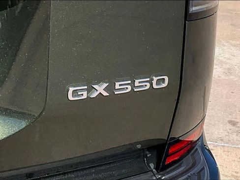Used 2025 Lexus GX 550 w/ Accessory Package (2T) image 9