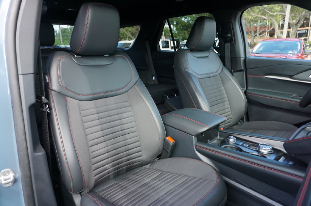 Used 2025 Ford Explorer ST-Line w/ Premium Package RWD image 2