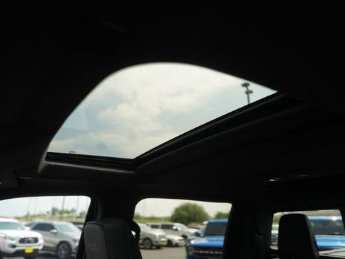 Used 2022 Chevrolet Silverado 1500 High Country w/ High Country Premium Package AWD/4WD image 11