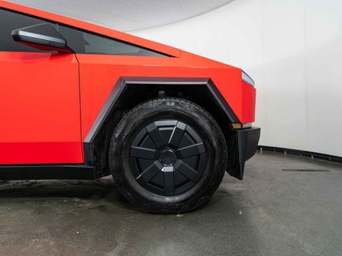 Used 2025 Tesla Cybertruck AWD Crew Cab image 11