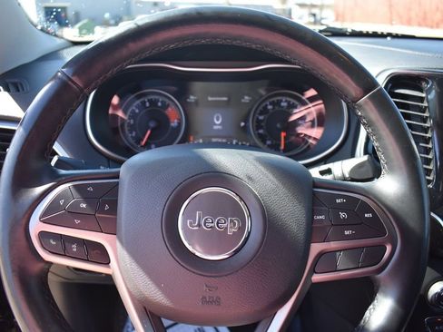 Used 2019 Jeep Cherokee Limited image 30