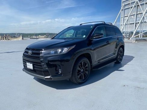 Used 2019 Toyota Highlander SE AWD/4WD image 4