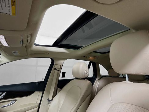 Used 2021 Mercedes-Benz GLC 300 image 15