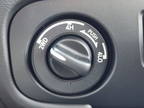 Used 2025 Nissan Frontier PRO-4X image 20