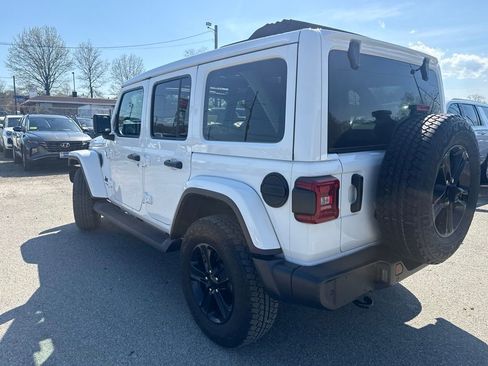 Used 2022 Jeep Wrangler Unlimited Sahara AWD/4WD image 8