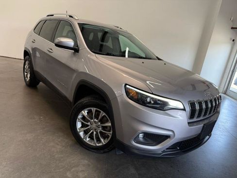 Used 2019 Jeep Cherokee Latitude Plus w/ Cold Weather Group AWD/4WD image 29