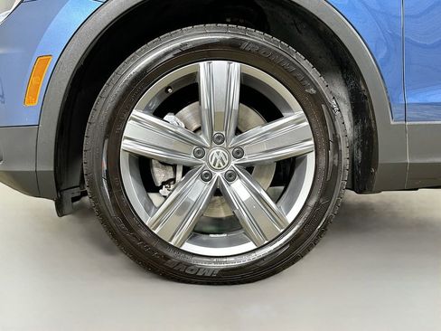Used 2020 Volkswagen Tiguan SEL FWD image 40