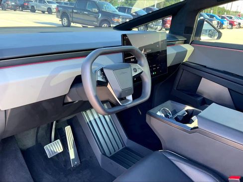 Used 2024 Tesla Cybertruck AWD Crew Cab image 16
