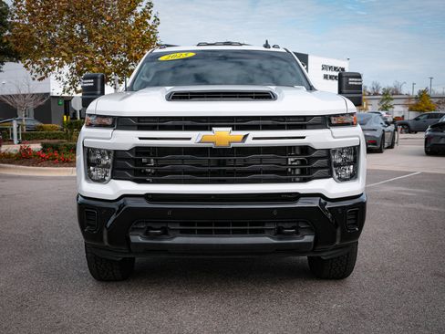 Used 2025 Chevrolet Silverado 2500 Custom w/ Custom Value Package image 3