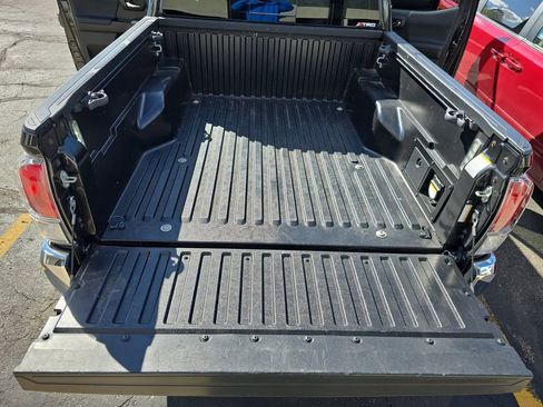 Certified 2021 Toyota Tacoma TRD Off-Road AWD/4WD image 14