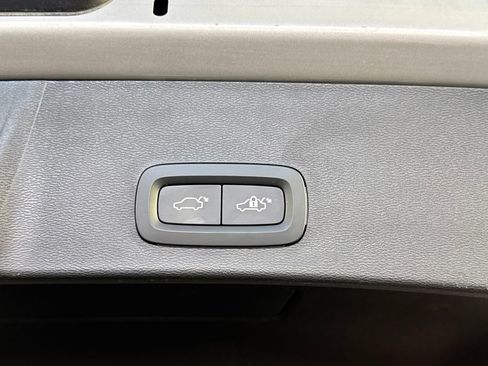 Used 2025 Volvo XC40 B5 Plus AWD/4WD image 41