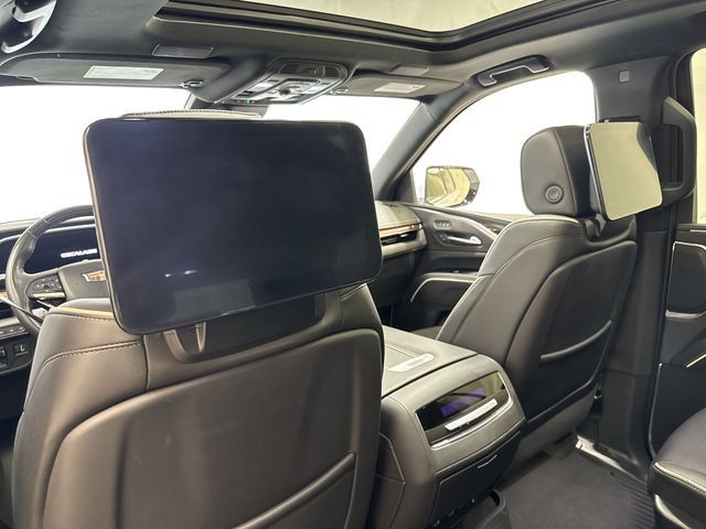 Certified 2024 Cadillac Escalade Premium Luxury w/ Performance Package AWD/4WD image 15