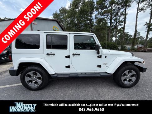 Used 2018 Jeep Wrangler Unlimited Sahara AWD/4WD image 8