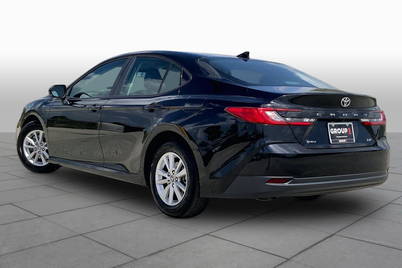 Used 2025 Toyota Camry LE FWD image 12