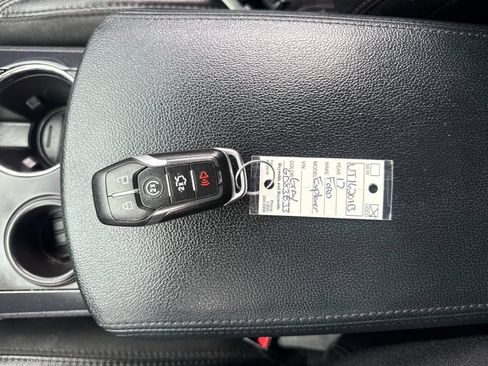 Used 2017 Ford Explorer XLT w/ Equipment Group 202A FWD image 41