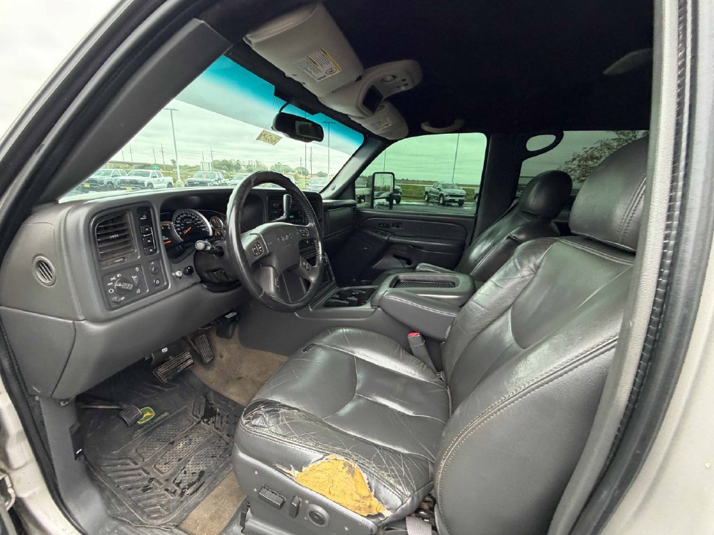 Used 2005 GMC Sierra 2500 SLT w/ Heavy-Duty Power Package AWD/4WD image 11