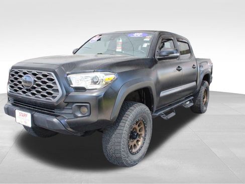 Used 2021 Toyota Tacoma TRD Off-Road w/ Technology Package AWD/4WD image 9