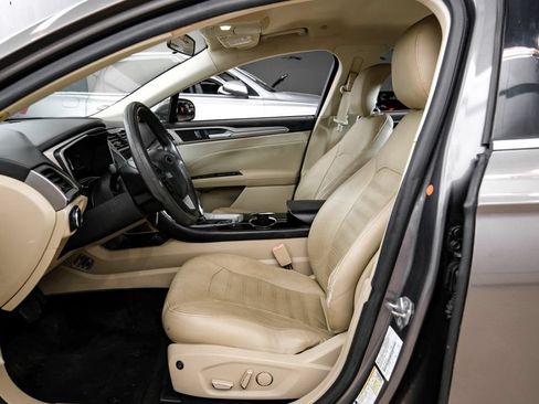 Used 2014 Ford Fusion SE FWD image 4